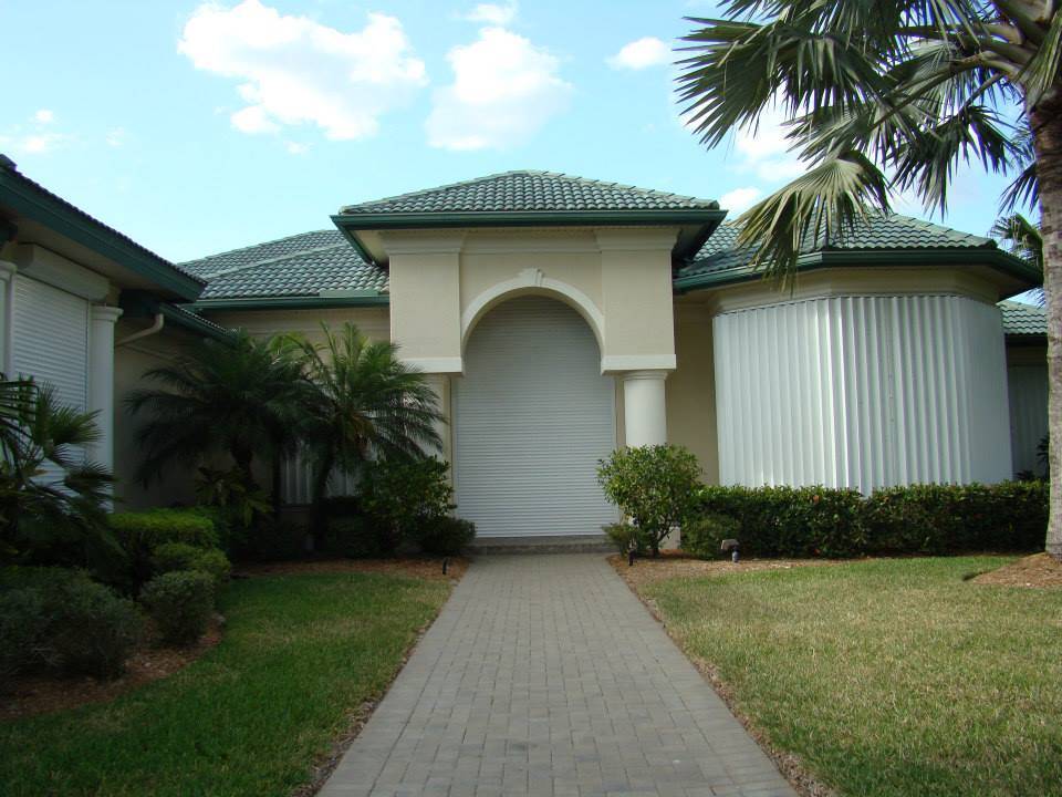 Hurricane protection shutter system